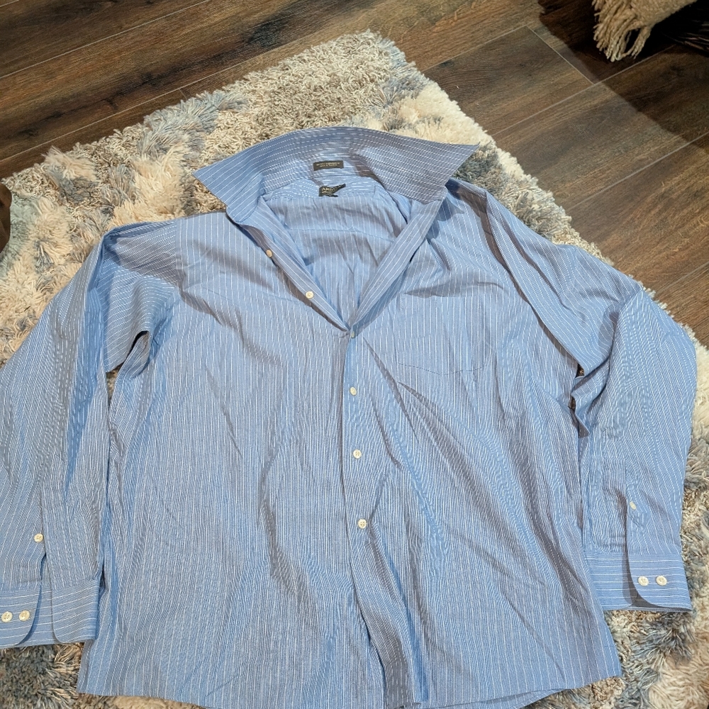 5/$20 Men's button down - Picture 3 of 4
